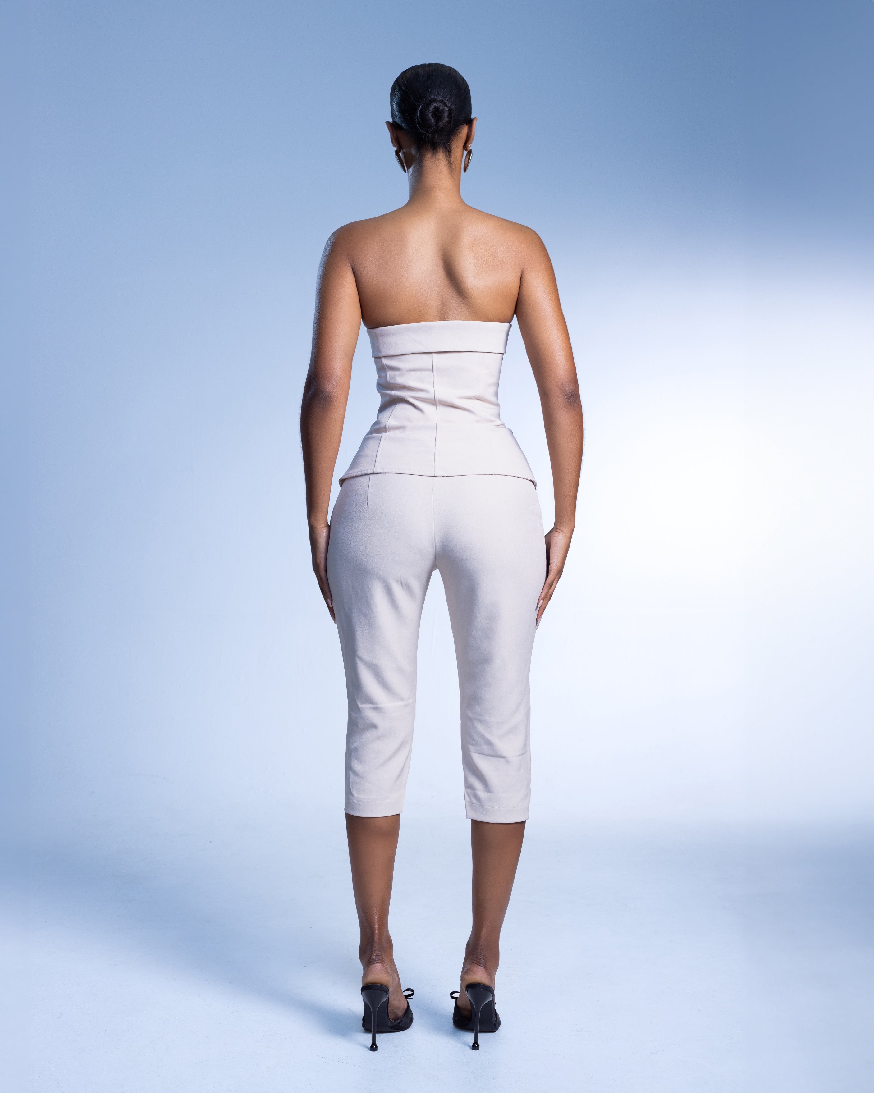 "AMARI" Capri Trousers - Beige