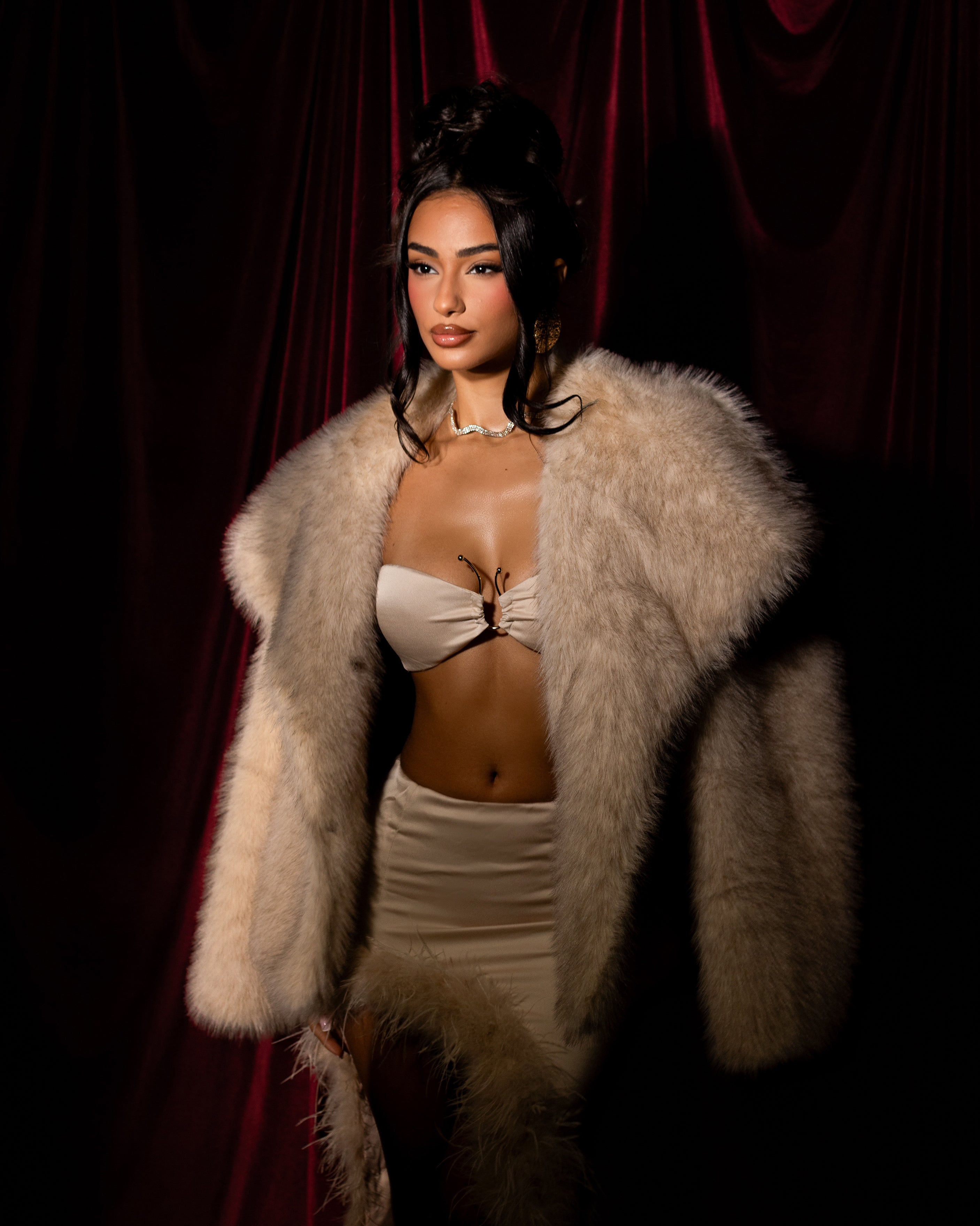 "QUEEN" Crop Top - Cream